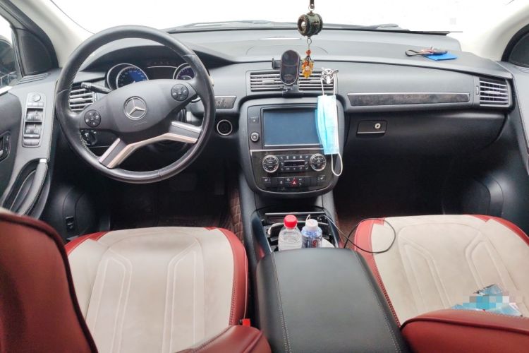 Used Mercedes-Benz R-Class 2017 R 320 4MATIC Business Edition Prestige Model Center Console