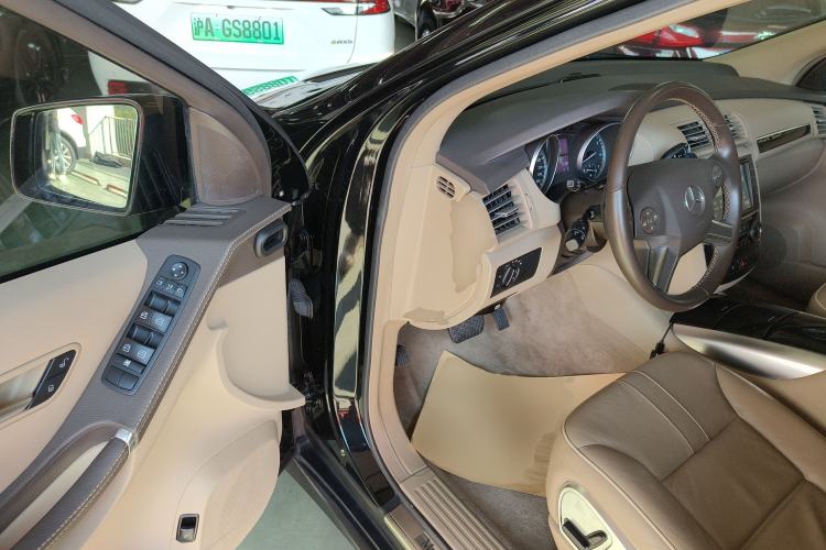 Used Mercedes-Benz R-Class 2017 R 320 4MATIC Business Edition Prestige Model Driver Seat