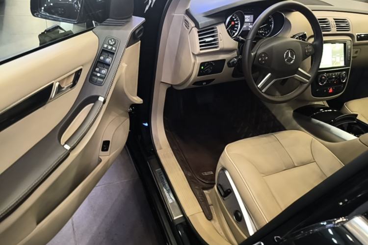 Used Mercedes-Benz R-Class 2017 R 320 4MATIC Business Edition Prestige Model Driver Seat