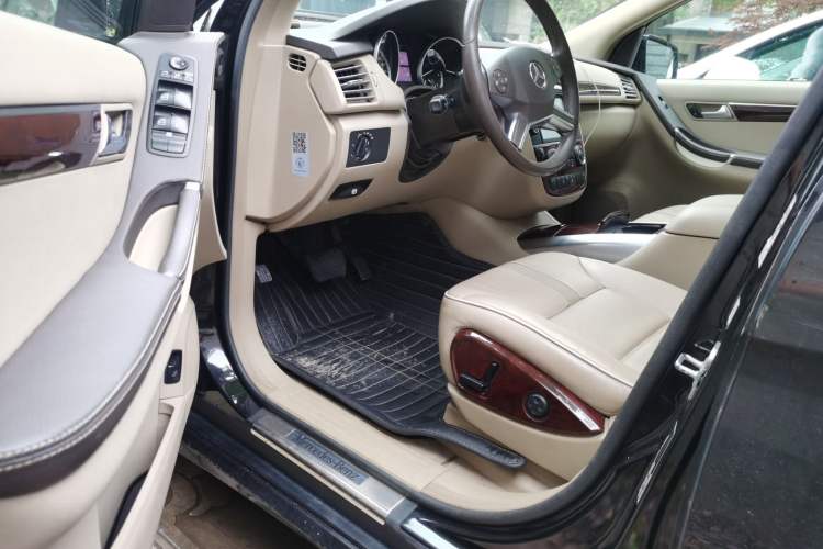 Used Mercedes-Benz R-Class 2017 R 320 4MATIC Business Edition Prestige Model Driver Seat