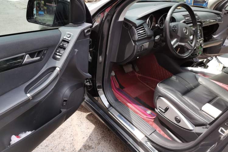 Used Mercedes-Benz R-Class 2017 R 320 4MATIC Business Edition Prestige Model Driver Seat