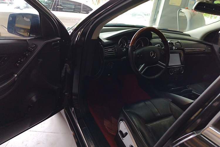 Used Mercedes-Benz R-Class 2017 R 320 4MATIC Business Edition Prestige Model Driver Seat