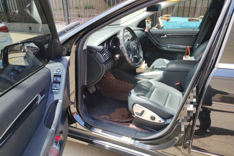 Used Mercedes-Benz R-Class 2017 R 320 4MATIC Luxury Collection Edition Driver Seat
