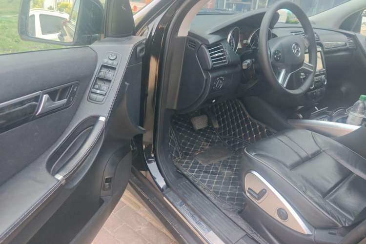Used Mercedes-Benz R-Class 2017 R 320 4MATIC Business Edition Prestige Model Driver Seat