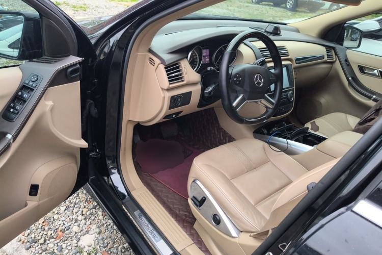 Used Mercedes-Benz R-Class 2017 R 320 4MATIC Luxury Collection Edition Driver Seat