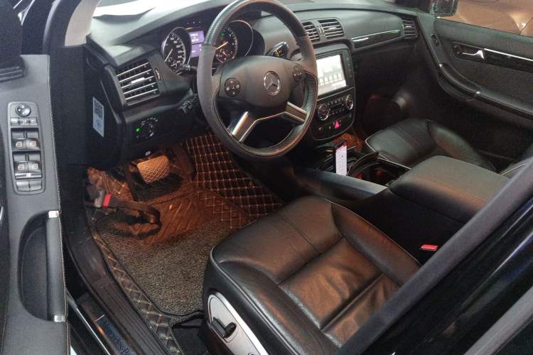 Used Mercedes-Benz R-Class 2017 R 320 4MATIC Business Edition Prestige Model Driver Seat
