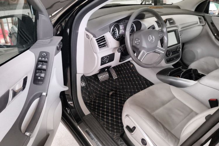 Used Mercedes-Benz R-Class 2017 R 320 4MATIC Business Edition Prestige Model Driver Seat
