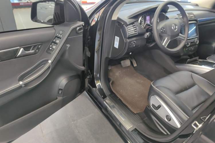 Used Mercedes-Benz R-Class 2017 R 320 4MATIC Business Edition Prestige Model Driver Seat