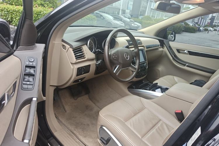 Used Mercedes-Benz R-Class 2017 R 320 4MATIC Business Edition Prestige Model Driver Seat