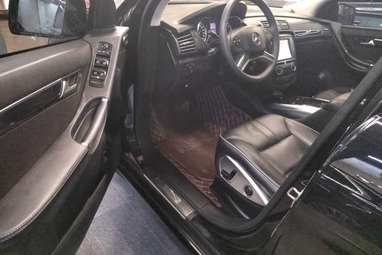 Used Mercedes-Benz R-Class 2017 R 320 4MATIC Business Edition Prestige Model Driver Seat