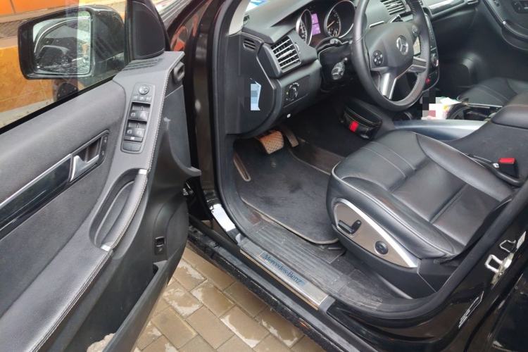 Used Mercedes-Benz R-Class 2017 R 320 4MATIC Luxury Collection Edition Driver Seat