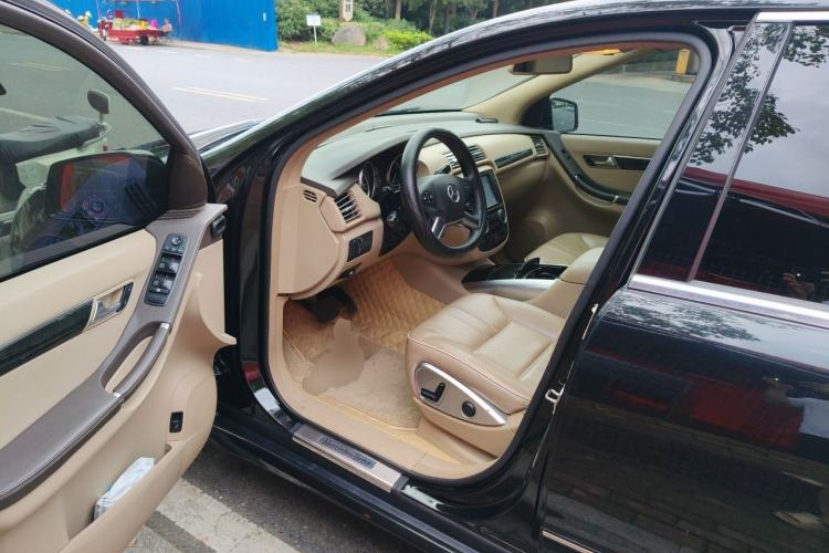 Used Mercedes-Benz R-Class 2017 R 320 4MATIC Luxury Collection Edition Driver Seat