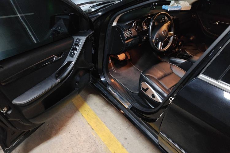 Used Mercedes-Benz R-Class 2017 R 320 4MATIC Business Edition Prestige Model Driver Seat
