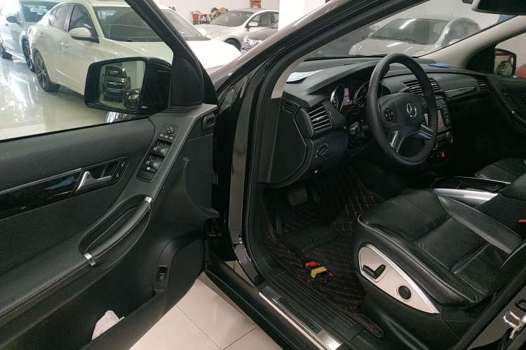 Used Mercedes-Benz R-Class 2017 R 320 4MATIC Business Edition Prestige Model Driver Seat