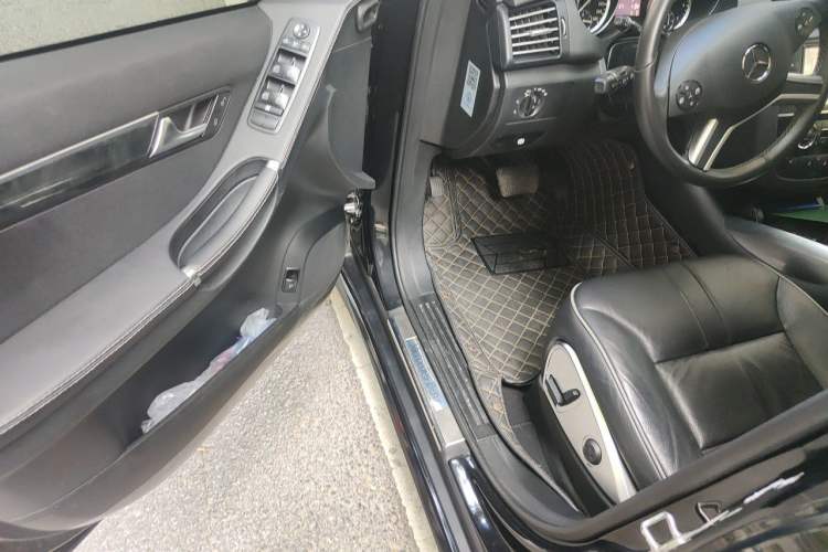 Used Mercedes-Benz R-Class 2017 R 320 4MATIC Business Edition Prestige Model Driver Seat