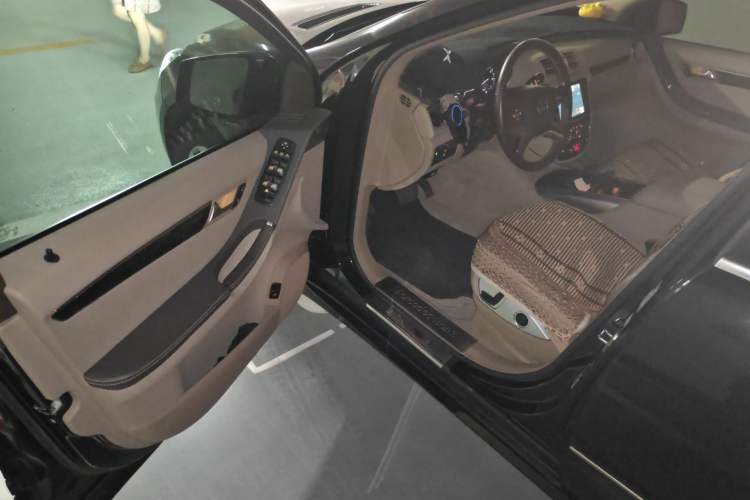 Used Mercedes-Benz R-Class 2017 R 320 4MATIC Business Edition Prestige Model Driver Seat
