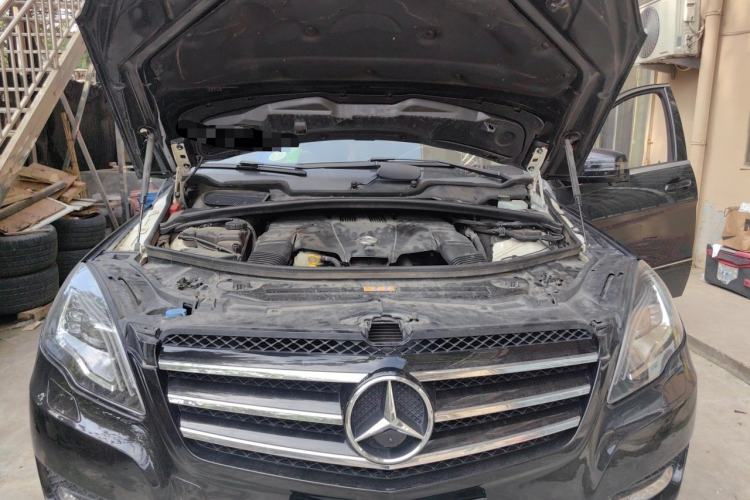 Used Mercedes-Benz R-Class 2017 R 320 4MATIC Business Edition Prestige Model Engine Bay