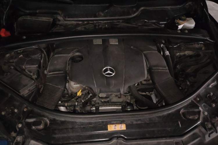 Used Mercedes-Benz R-Class 2017 R 320 4MATIC Business Edition Prestige Model Engine Bay