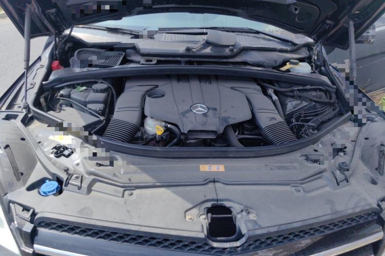 Used Mercedes-Benz R-Class 2017 R 320 4MATIC Luxury Collection Edition Engine Bay