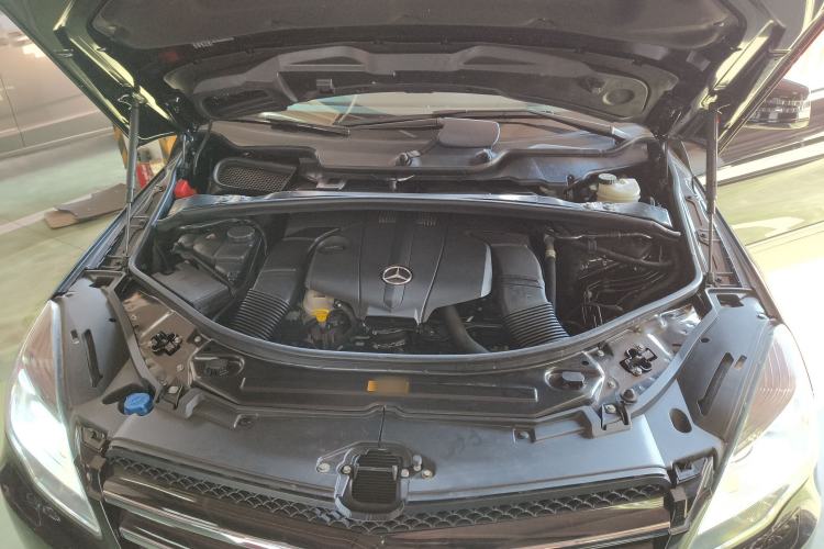 Used Mercedes-Benz R-Class 2017 R 320 4MATIC Business Edition Prestige Model Engine Bay
