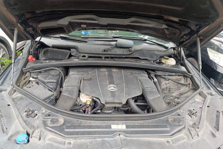 Used Mercedes-Benz R-Class 2017 R 320 4MATIC Business Edition Prestige Model Engine Bay