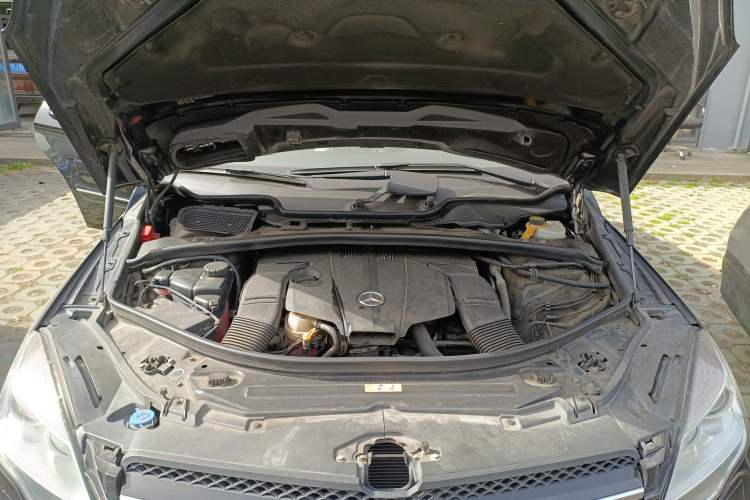 Used Mercedes-Benz R-Class 2017 R 320 4MATIC Business Edition Prestige Model Engine Bay