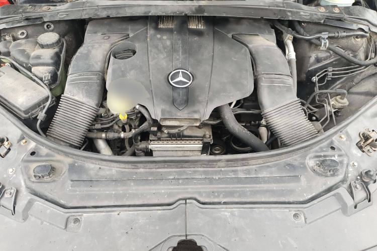 Used Mercedes-Benz R-Class 2017 R 320 4MATIC Business Edition Prestige Model Engine Bay
