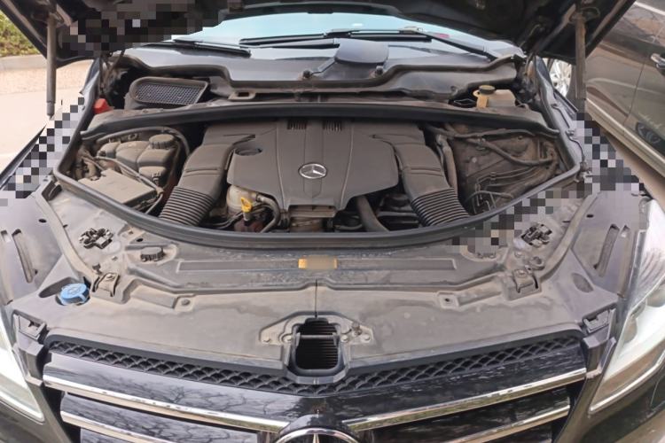 Used Mercedes-Benz R-Class 2017 R 400 4MATIC Exclusive Edition Engine Bay