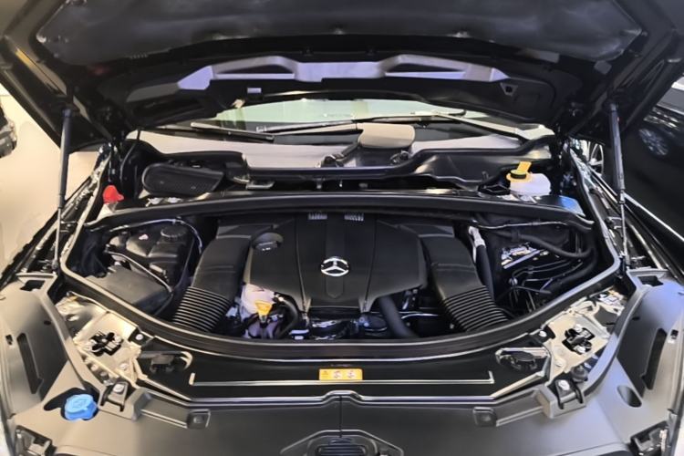 Used Mercedes-Benz R-Class 2017 R 320 4MATIC Business Edition Prestige Model Engine Bay