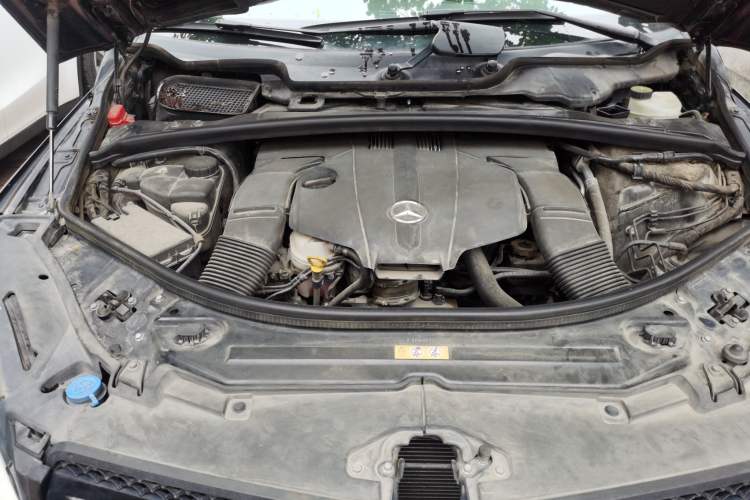 Used Mercedes-Benz R-Class 2017 R 320 4MATIC Business Edition Prestige Model Engine Bay