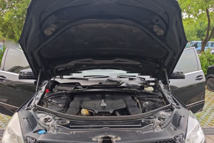 Used Mercedes-Benz R-Class 2017 R 320 4MATIC Business Edition Prestige Model Engine Bay