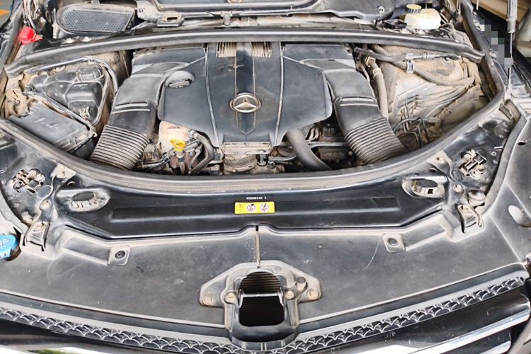 Used Mercedes-Benz R-Class 2017 R 320 4MATIC Business Edition Prestige Model Engine Bay