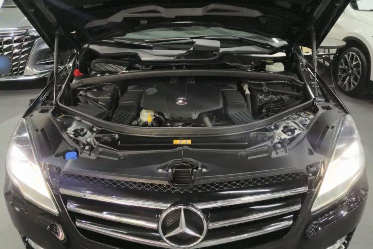 Used Mercedes-Benz R-Class 2017 R 320 4MATIC Business Edition Prestige Model Engine Bay