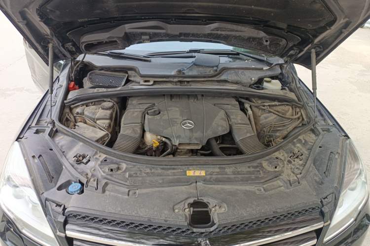 Used Mercedes-Benz R-Class 2017 R 320 4MATIC Business Edition Prestige Model Engine Bay