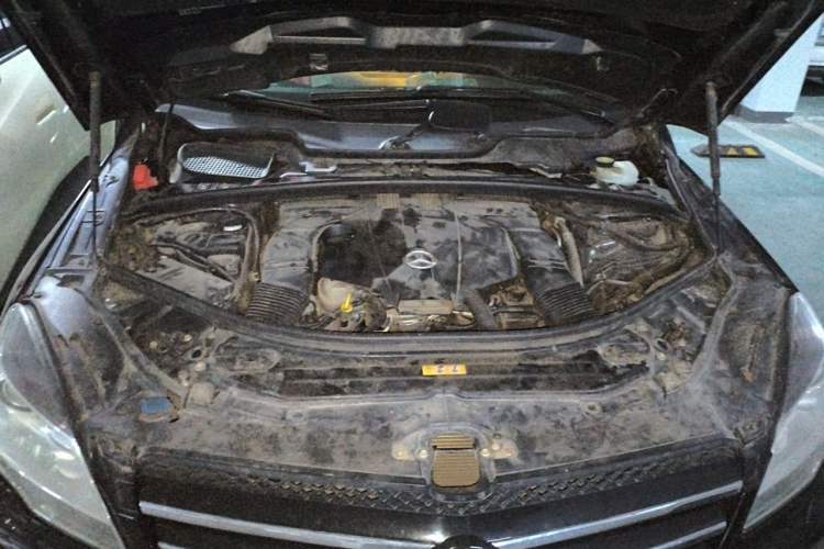 Used Mercedes-Benz R-Class 2017 R 320 4MATIC Business Edition Prestige Model Engine Bay