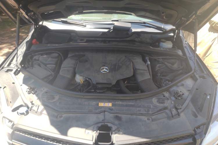 Used Mercedes-Benz R-Class 2017 R 320 4MATIC Business Edition Prestige Model Engine Bay