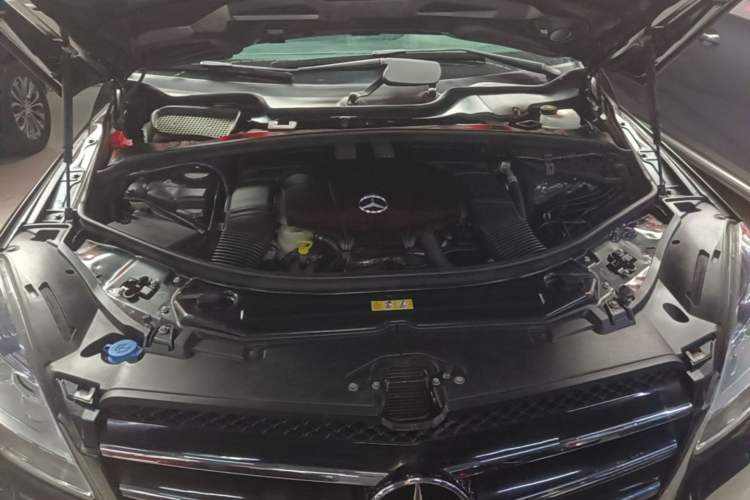 Used Mercedes-Benz R-Class 2017 R 320 4MATIC Business Edition Prestige Model Engine Bay