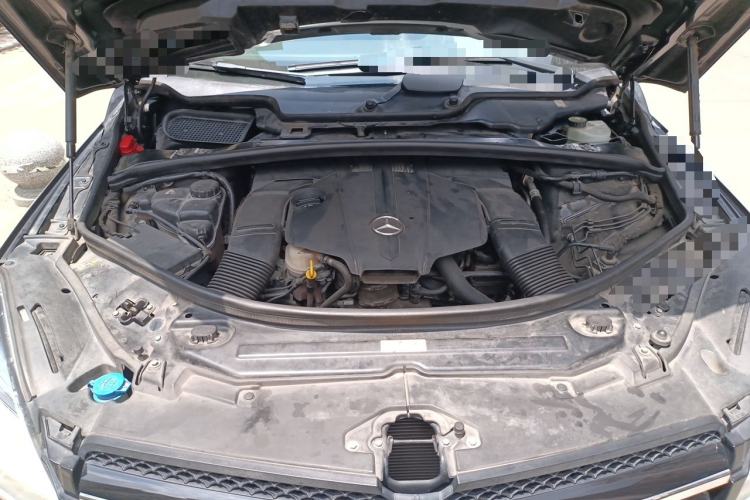 Used Mercedes-Benz R-Class 2017 R 320 4MATIC Business Edition Prestige Model Engine Bay