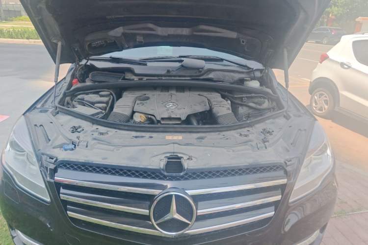 Used Mercedes-Benz R-Class 2017 R 320 4MATIC Business Edition Prestige Model Engine Bay