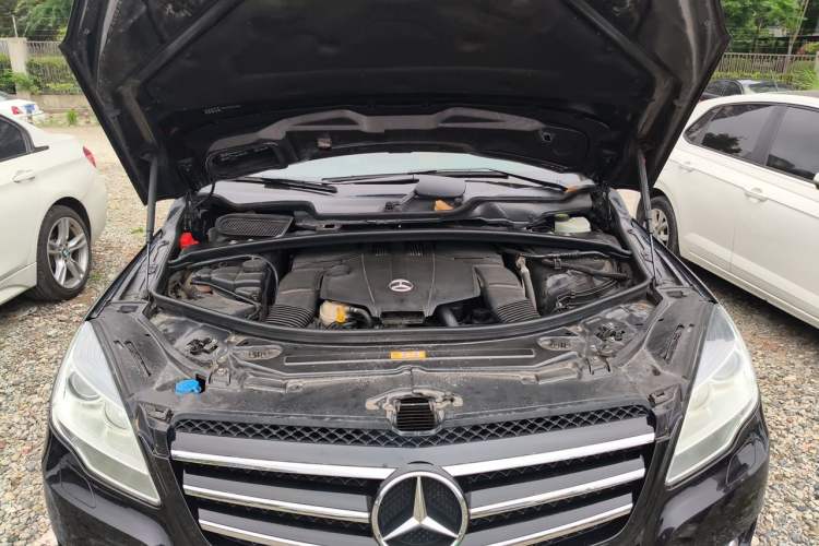 Used Mercedes-Benz R-Class 2017 R 320 4MATIC Luxury Collection Edition Engine Bay
