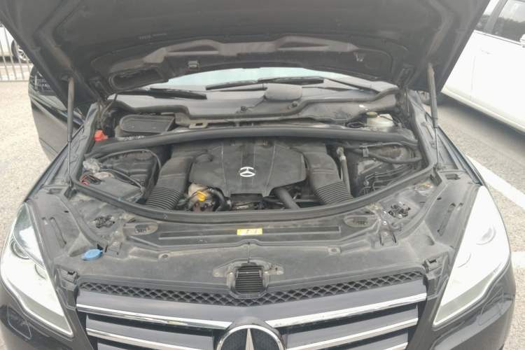 Used Mercedes-Benz R-Class 2017 R 320 4MATIC Business Edition Prestige Model Engine Bay