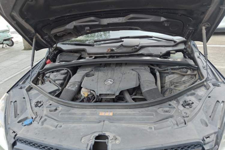 Used Mercedes-Benz R-Class 2017 R 320 4MATIC Business Edition Prestige Model Engine Bay