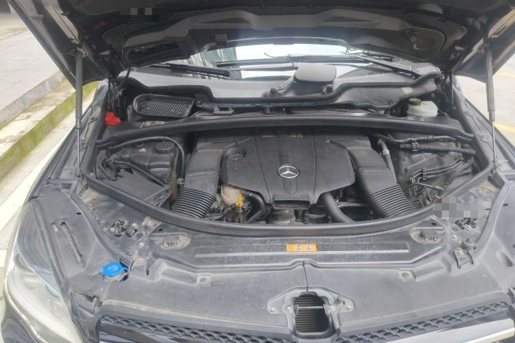 Used Mercedes-Benz R-Class 2017 R 320 4MATIC Business Edition Prestige Model Engine Bay