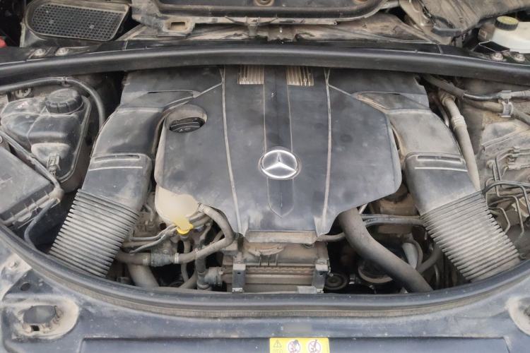 Used Mercedes-Benz R-Class 2017 R 320 4MATIC Business Edition Prestige Model Engine Bay