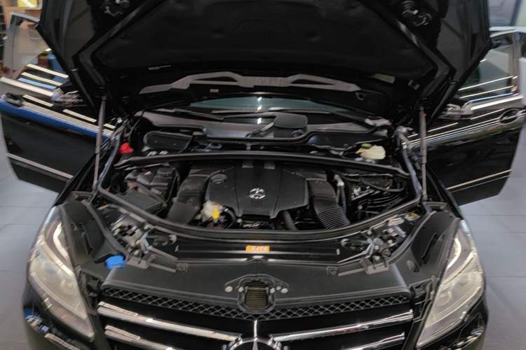 Used Mercedes-Benz R-Class 2017 R 320 4MATIC Business Edition Prestige Model Engine Bay
