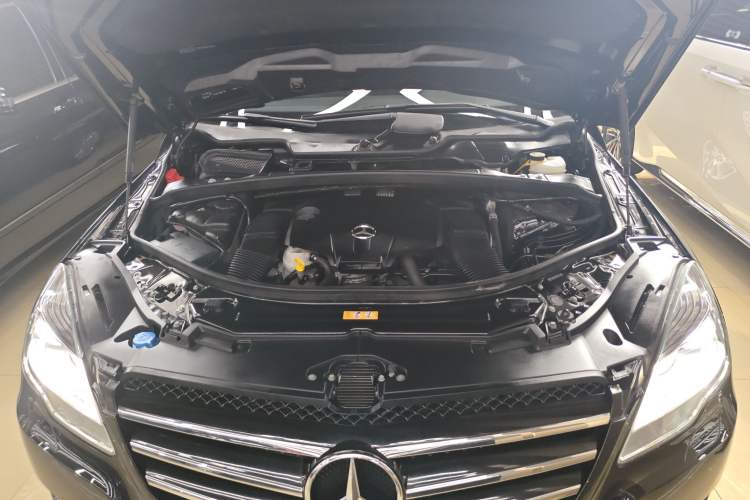 Used Mercedes-Benz R-Class 2017 R 320 4MATIC Business Edition Prestige Model Engine Bay