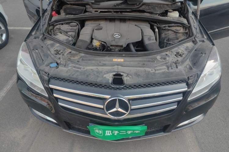 Used Mercedes-Benz R-Class 2017 R 320 4MATIC Business Edition Prestige Model Engine Bay