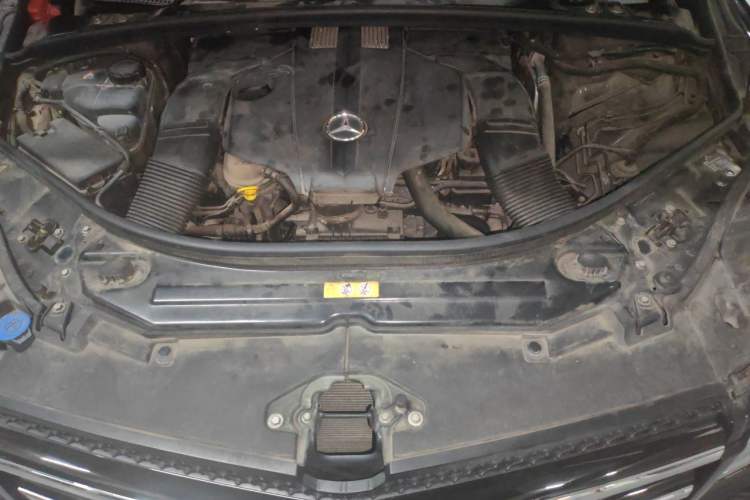 Used Mercedes-Benz R-Class 2017 R 320 4MATIC Business Edition Prestige Model Engine Bay