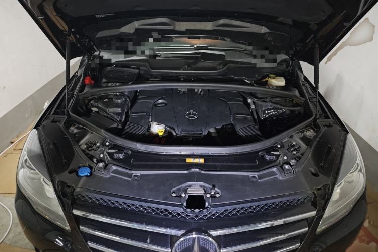 Used Mercedes-Benz R-Class 2017 R 320 4MATIC Business Edition Prestige Model Engine Bay