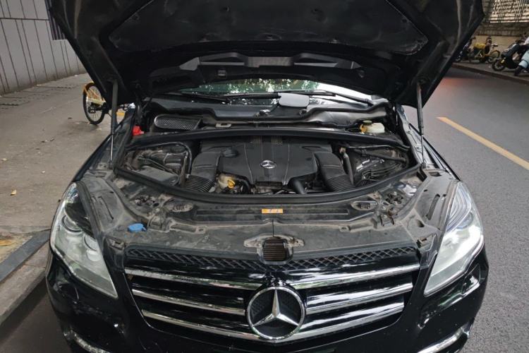 Used Mercedes-Benz R-Class 2017 R 320 4MATIC Business Edition Prestige Model Engine Bay